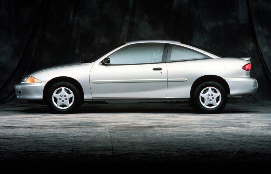  Chevrolet Cavalier Coupe 2000 года  (фото 12 из 19)